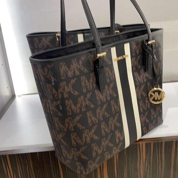 Michael Kors Jet Set Travel Medium Carryall Tote - Picture 14 of 16